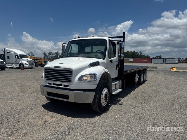 2017 Freightliner M2 106 8x4 Flatbed Truck