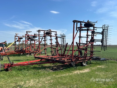 International 4500 Vibrashank 34 in Cultivateur