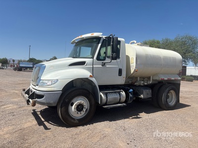 2016 International 4300 2000 gal 4x2 Water Truck