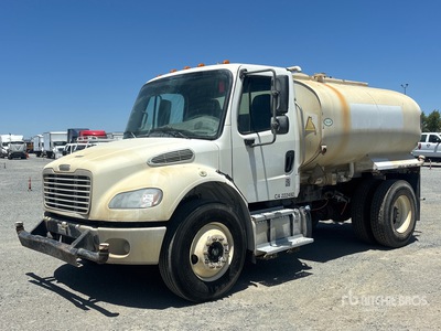 2018 Freightliner M2 106 2000 gal 4x2 Camion à eau