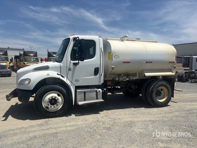 2018 Freightliner M2 106 2000 gal 4x2 Camion cisterna de agua
