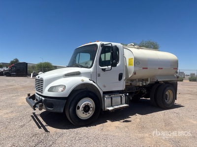 2018 Freightliner M2 106 2000 gal 4x2 Camion à eau