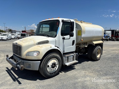 2018 Freightliner M2 106 2000 gal 4x2 Camion à eau