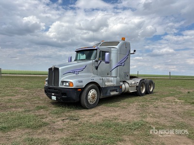 1993 Kenworth T600 6x4 T/A Sleeper Truck Tractor