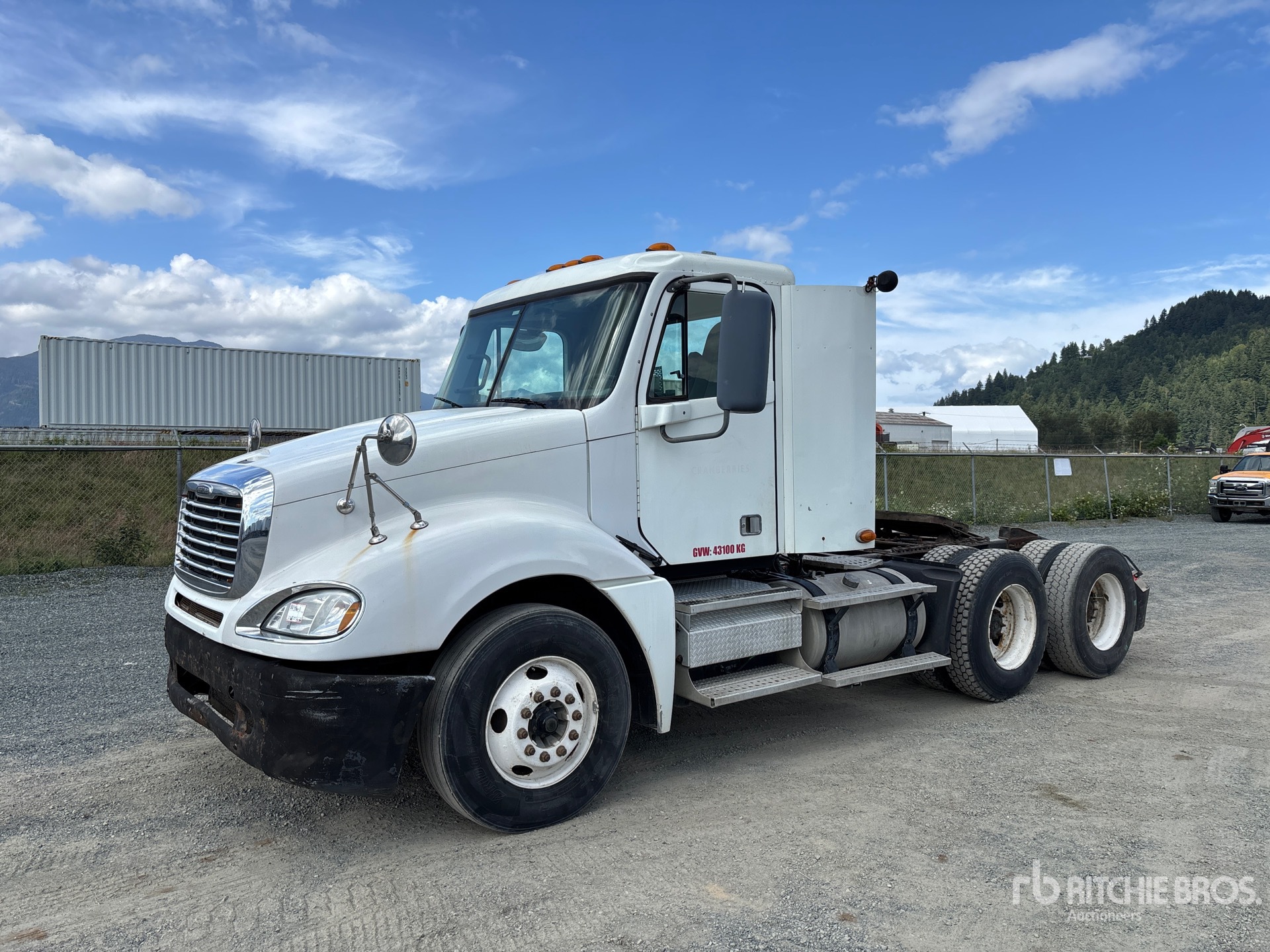 2009 Freightliner Columbia 120 6x4 T/A Day Cab Truck Tractor