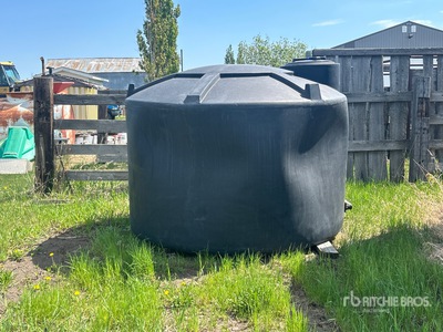 1250 gal Poly Water Tank