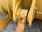 Chassis with Clavijas del cangilón al brazo elevador