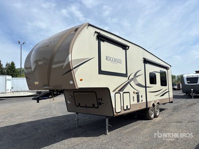 2018 Forest River Rockwood 30 ft 1 in T/A Travel Trailer