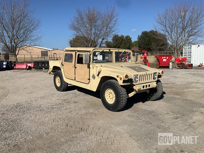 2007 AM General M1097R1 HMMWV 4 Door Soft Top w/Truck Body