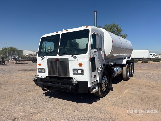 2006 Peterbilt 320 4000 gal 6x4 Water Truck
