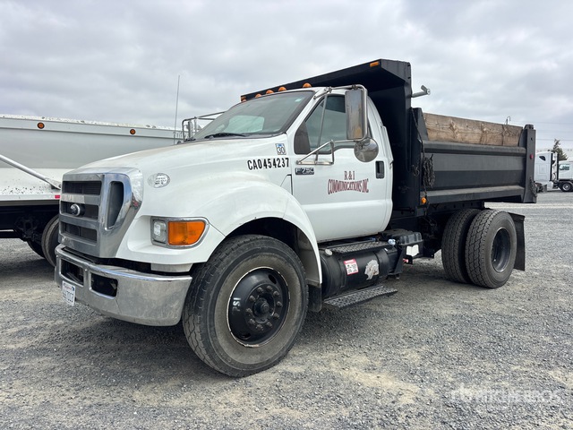 2015 Ford F-750 XL 4x2 S/A Dump Truck