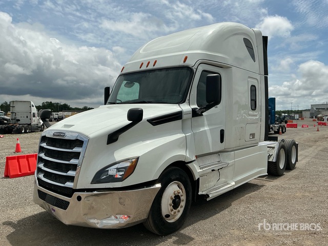 2019 Freightliner Cascadia 126 6x4 T/A Sleeper Truck Tractor