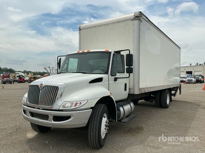 2019 International 4300 4x2 شاحنة فان