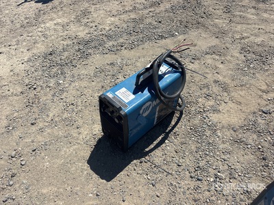 2019 Miller CST-280 280 A معدة لحام كهربائي