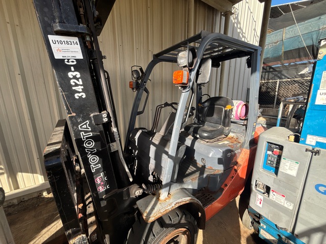 2016 Toyota 8FGU30 5620 lb Forklift