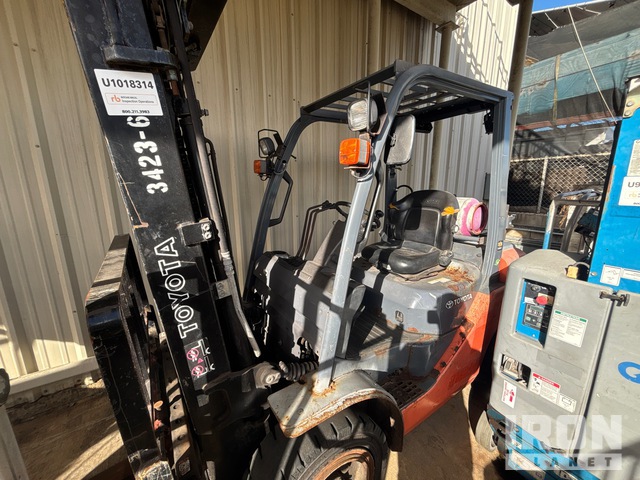2016 Toyota 8FGU30 5620 lb Forklift