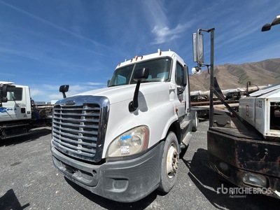 2015 Freightliner Cascadia 125 4x2 S/A Day Cab Truck Tractor (Inoperable)