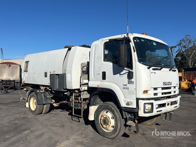 2011 MacDonald Johnston TS02 RT655 on 2011 Isuzu 4x4 Vacuum Tanker Truck
