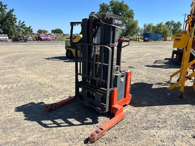 Toyota 6BWS20 3450 lb Electric Stacker