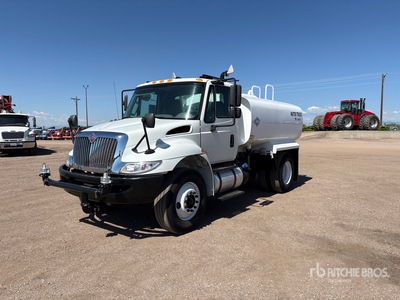 2019 International 4300 2000 gal 4x2 Camion à eau