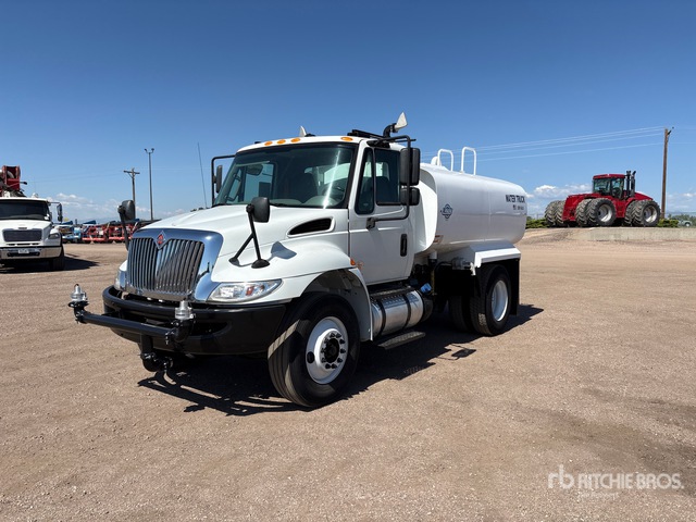 2019 International 4300 2000 gal 4x2 Water Truck