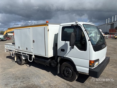 2004 Isuzu NPR 250 4x2 ユーティリティトラック