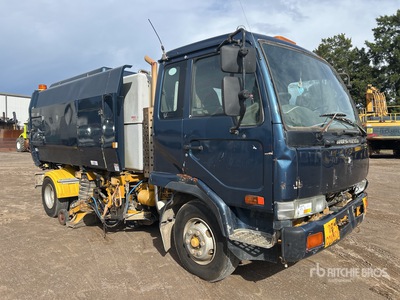 2006 Nissan MKB215 Zamiatarka uliczna
