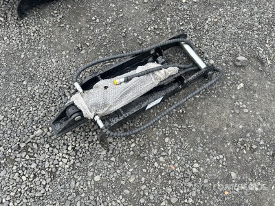 2026 GIYI GY-XJ3T 30 in Hydraulic Excavator Thumb - Fits Cat 3 ton (Unused)