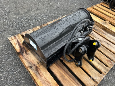 2026 GIYI GY-D3T 32 in Tilting Excavator Bucket - Fits Cat 3 - 5 ton (Unused)