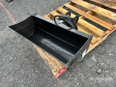 2026 GIYI GY-D5T 32 in Tilting Excavator Bucket - Fits Cat 3 - 5 ton (Unused)