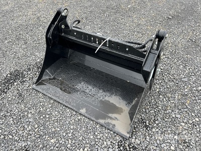 2026 GIYI GY-XKH39 39 in Multi-Purpose Mini Skid Steer Bucket (Unused)