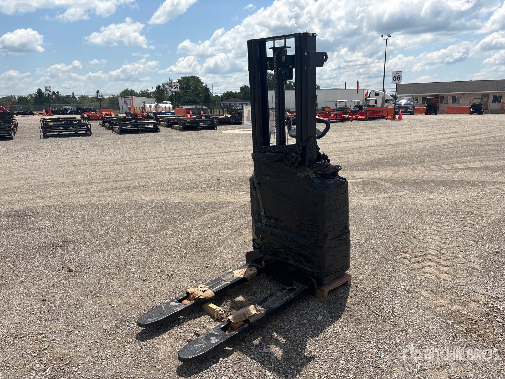 2026 SDLOOL SL-ST1500 3307 lb Electric Stacker (Unused)