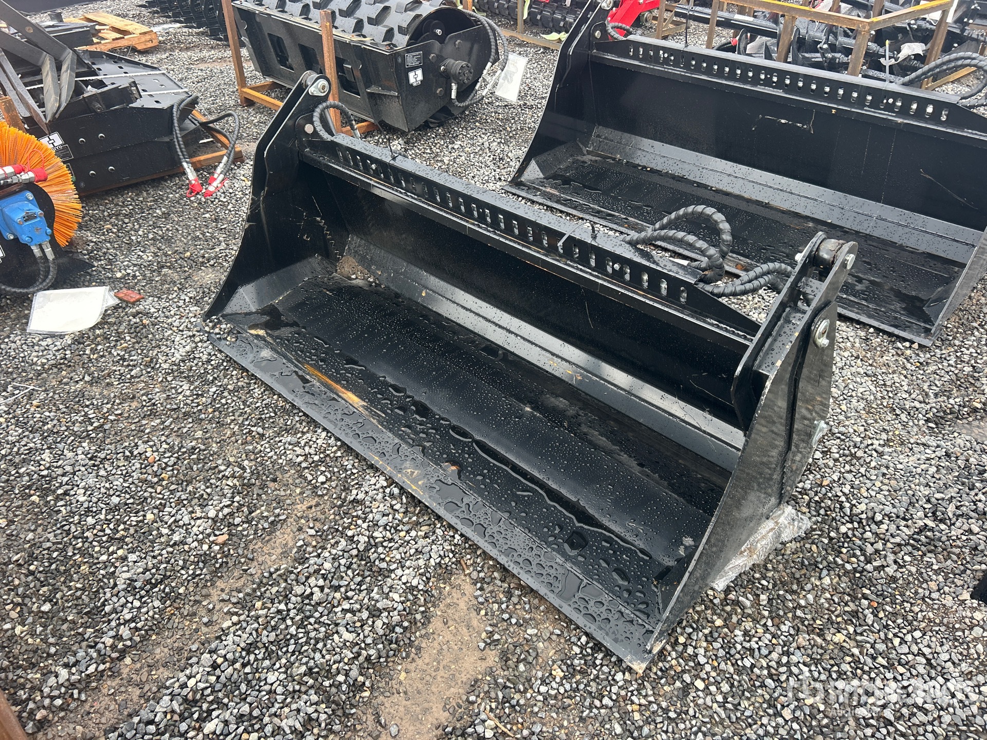2025 GIYI GY-KH72F 72 in Multi-Purpose Skid Steer Bucket (Unused)