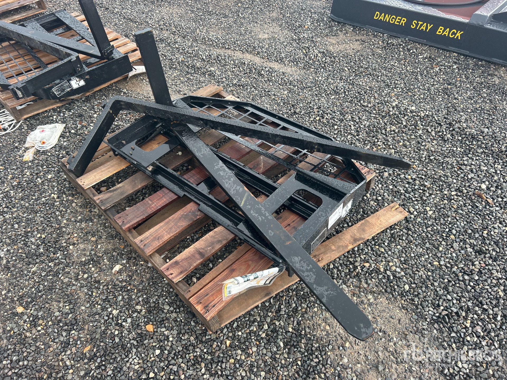2025 GIYI GY-DHC 60 in Skid Steer Forks (Unused)