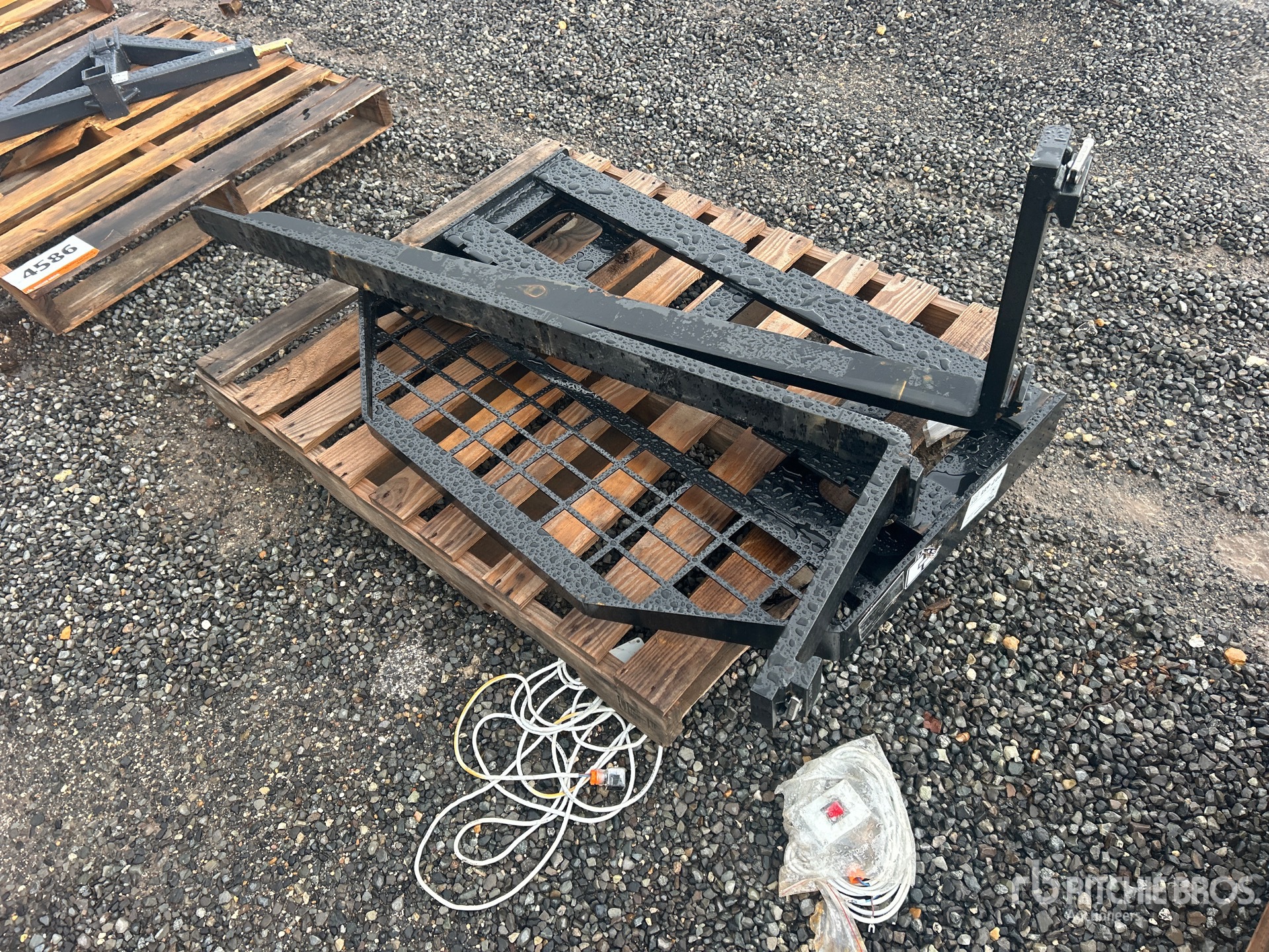 2025 GIYI GY-DHC 60 in Skid Steer Forks (Unused)