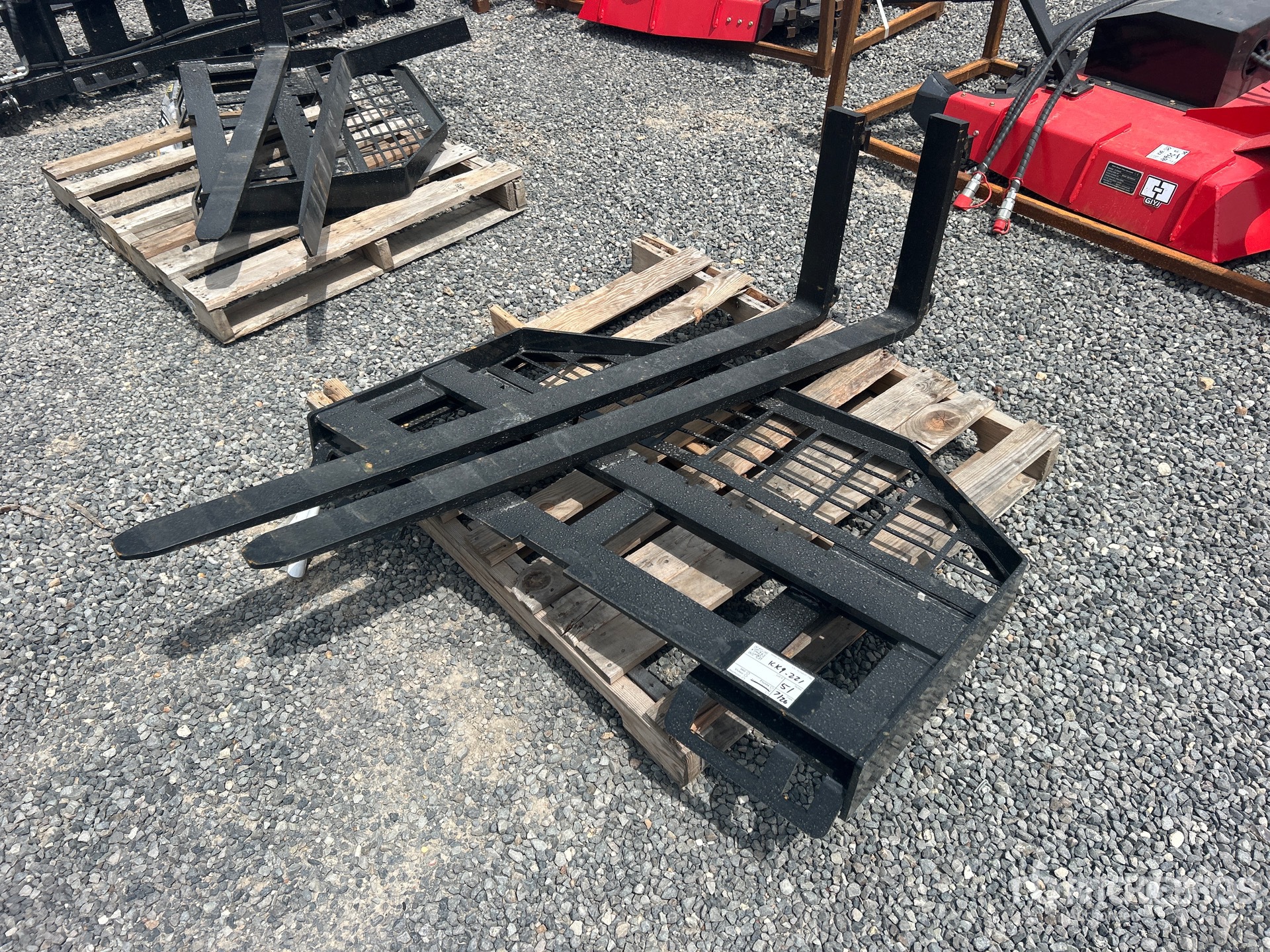 2025 GIYI GY-DHC 60 in Skid Steer Forks (Unused)