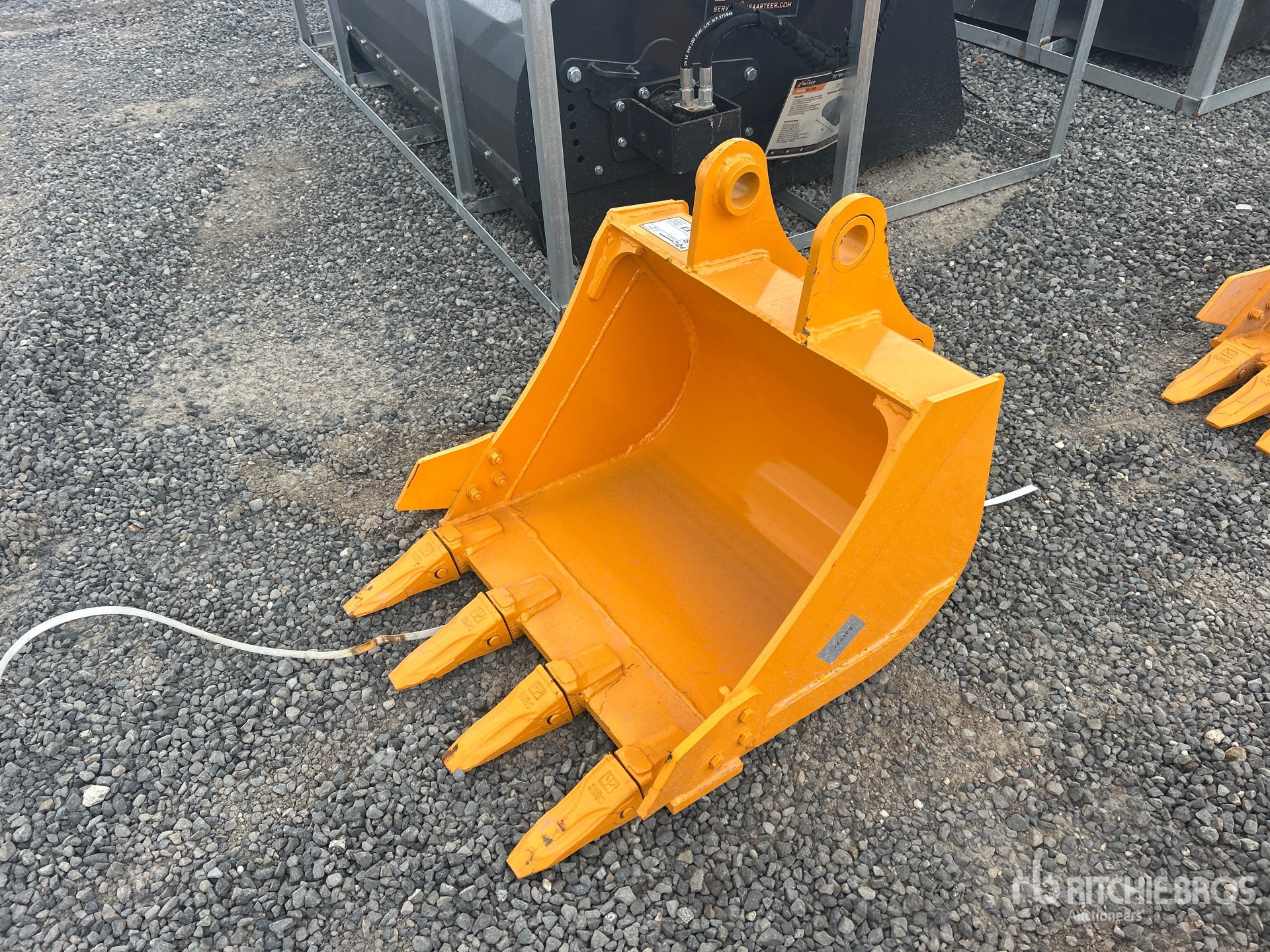 2025 GIYI GY-BK 24 in Digging Excavator Bucket - Fits Cat 305 (Unused)