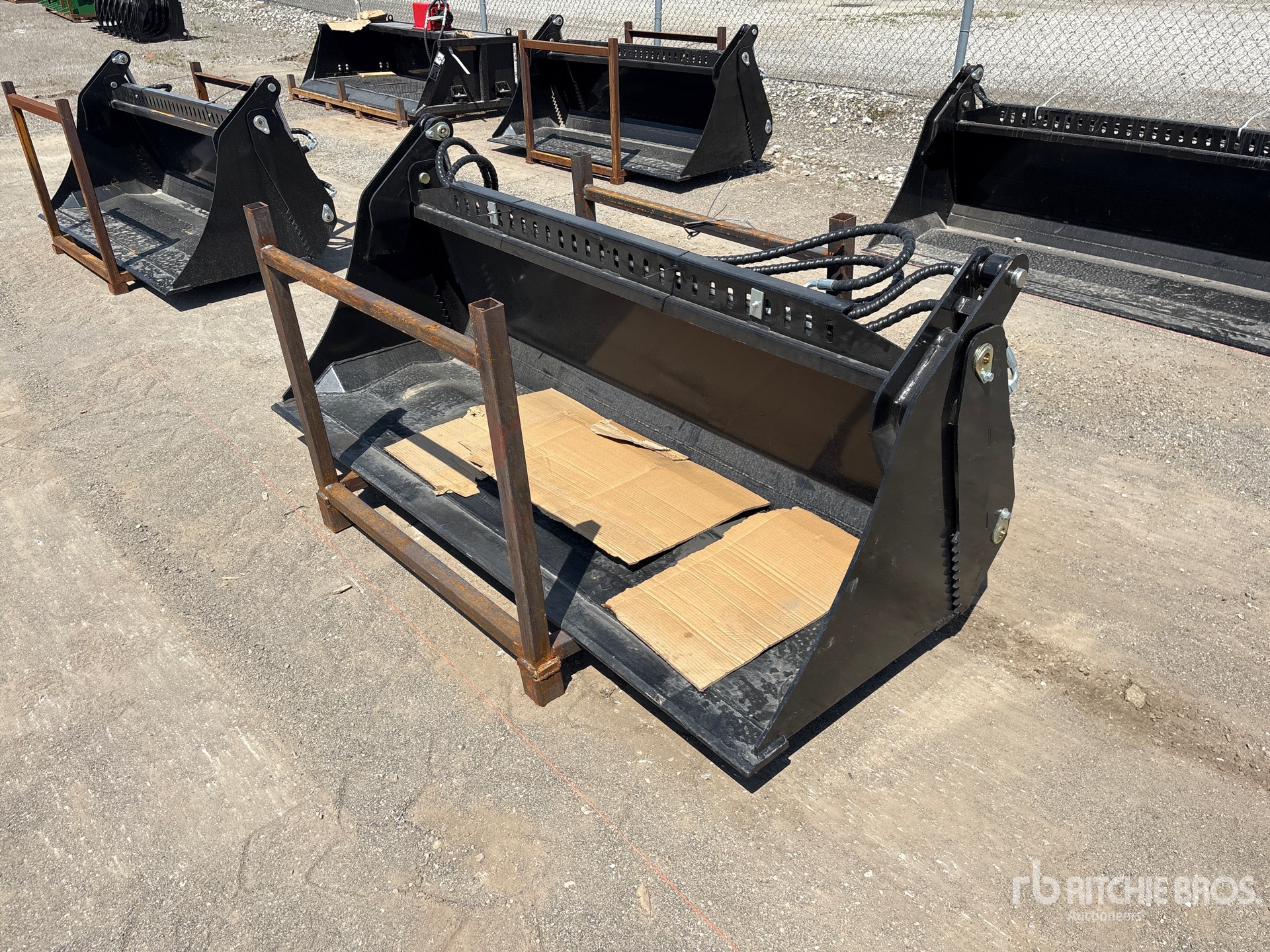 2026 GIYI GY-KH72 72 in Multi-Purpose Skid Steer Bucket (Unused)