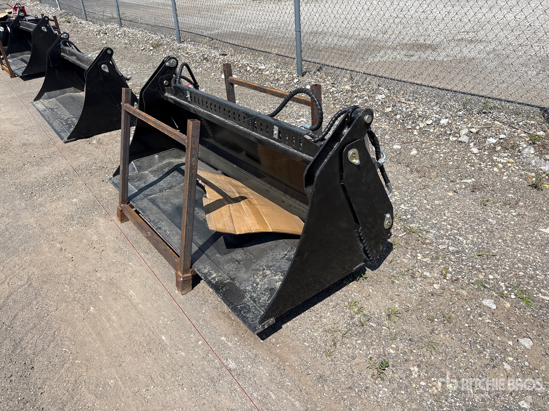 2026 GIYI GY-KH72 72 in Multi-Purpose Skid Steer Bucket (Unused)