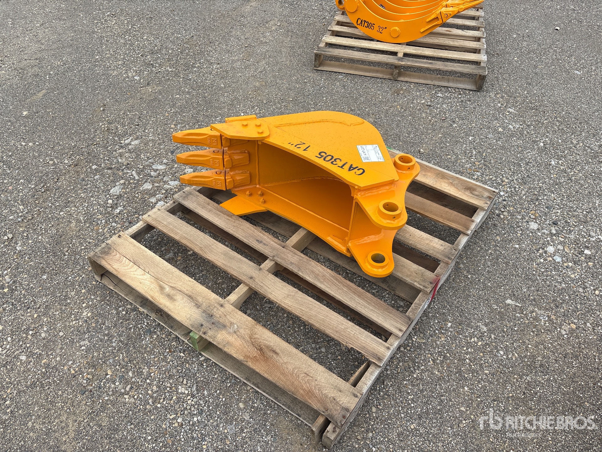 2026 GIYI GY-BK 12 in Excavator Bucket - Fits Cat 305 (Unused)
