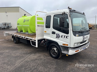 1998 Isuzu FRR500 4000 L 4x2 Water Truck