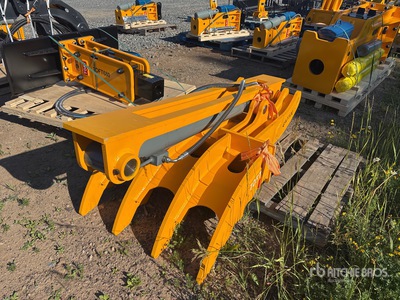 2026 TOFT TOFT08T 32 in Excavator Thumb - Fits 20-30 ton Excavator (Unused)