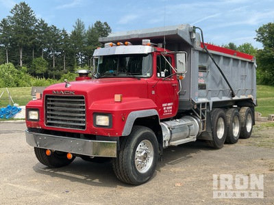 2001 Mack RD688S 8x4 شاحنة قلابة /ثلاثة محاور