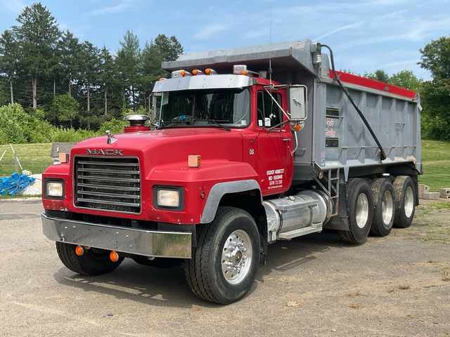 2001 Mack RD688S 8x4 Tri/A Dump Truck