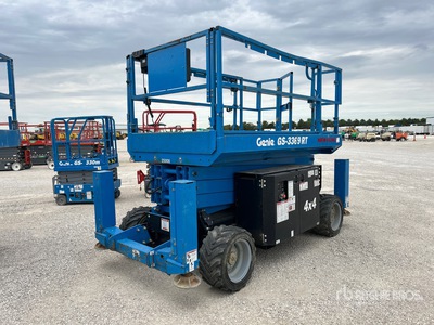 2017 Genie GS-3369RT 4x4 Diesel シザーリフト