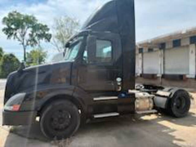 2015 Volvo VNL S/A Day Cab Truck Tractor (Inoperable)
