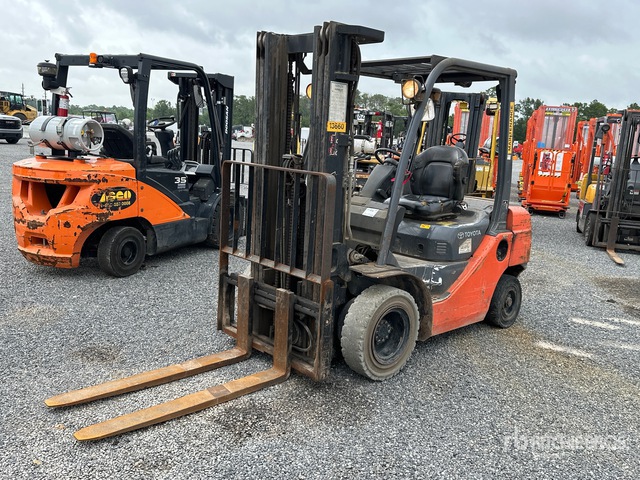 2010 Toyota 8FDU25 3750 lb Pneumatic Tire Forklift