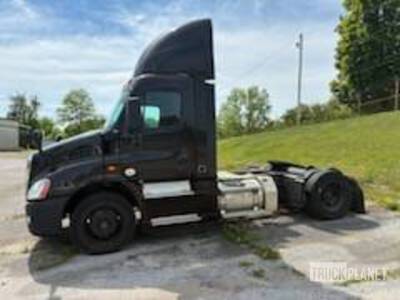 2016 Freightliner Cascadia 113 S/A Day Cab Truck Tractor (Inoperable)