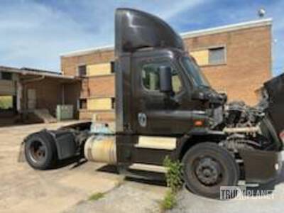 2016 Freightliner Cascadia 113 S/A Day Cab Truck Tractor (Inoperable)