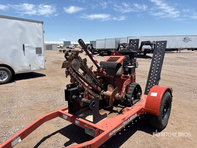 2015 Ditch Witch RT16-2 Tracked Zanjadora w/2014 Ditch Witch S2B Trailer